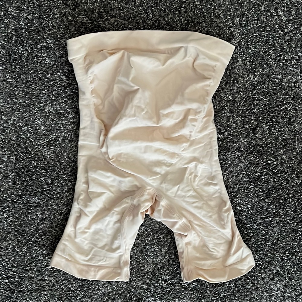 SKIMS Maternity Shapewear - S/M